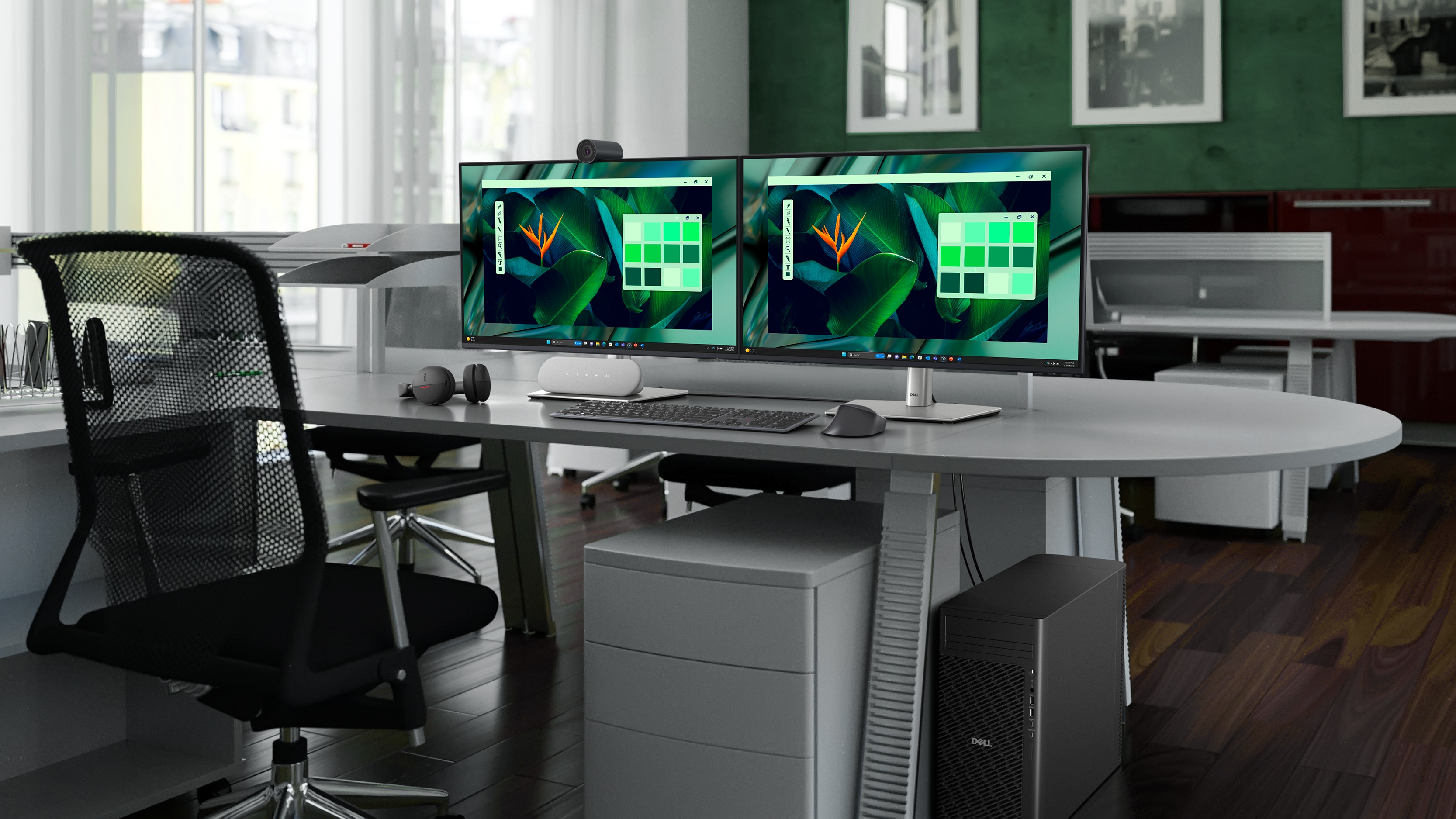 Dell Pro Max Slim et son écosystème sur un bureau.